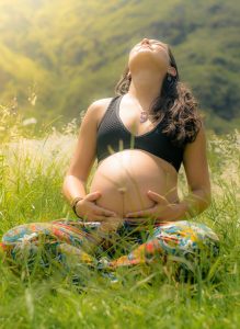 femme enceinte - nature - sophrologie - hypnose